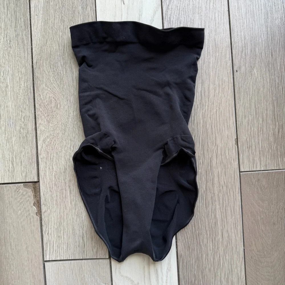 SKIMS HIGH-WAISTED BRIEF - Picture 3 of 5